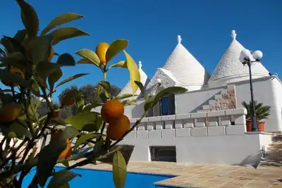 Image de Trullo de luxe avec piscine privée dans un endroit idéal pour explorer la région