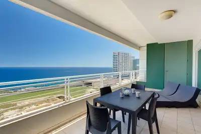 Image de Stunning Seafront Lux Apt, Fort Cambridge wt Pool