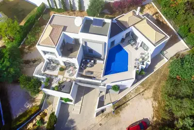 Image de Incroyable villa de 2 chambres, piscine privée, près de la plage, restaurants / bars / golf / tennis