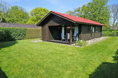 Image de Cabane en rondins avec parking et terrasse couverte - - Grand terrain pour toute la famille
