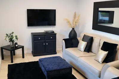 Image de Chalet confortable et moderne - une maison loin de la maison.