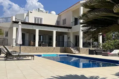 Image de Villa avec piscine privée et vue imprenable sur mer et grande jardins