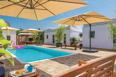 Image de Maison confortable à Petrcane avec WiFi