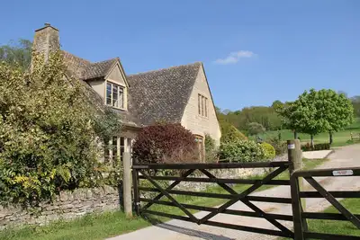 Image de Cottage Cotswold dans le village historique de Stanton avec vue sur les champs ouverts
