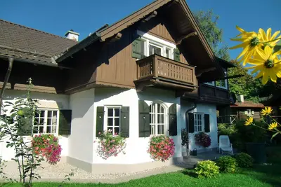 Image de Maison de vacances quatre étoiles avec une vue fantastique et un grand jardin privé