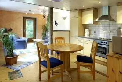 Image de Appartement calme dans l'esprit du Feng-Shui, lit Ă eau
