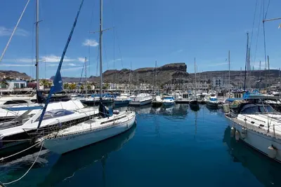 Image de Bel appartement moderne sur la plage avec vue sur la mer et terrasse, WiFi gratuit