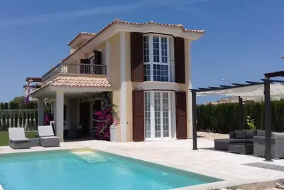 Image de Villa pour 6 personnes, piscine Sw, près de la mer, climatisation, WiFi, chauffage Ir dans toutes les chambres