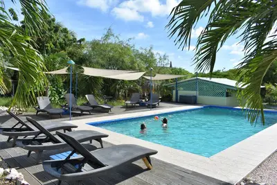Image de Beaux appartements dans le jardin tropical avec piscine (s)