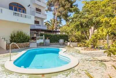 Image de Appartement de vacances \"La Cabanya 2a\" avec Wi-Fi, balcon, terrasse et piscine partagée