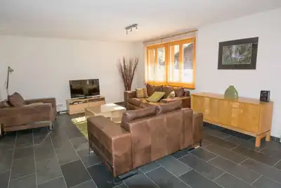 Image de Stylishly furnished vacation apartment near the mountain railroads.
