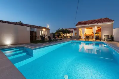 Image de Belle maison de 4 chambres à Galovac