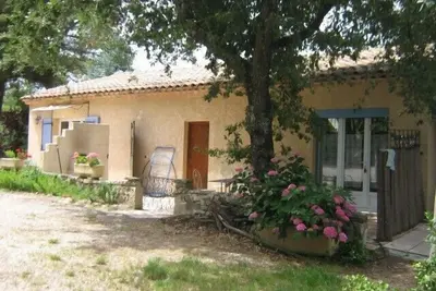 Image de gîte confortable au cœur du luberon calme, en campagne idéal en famille.