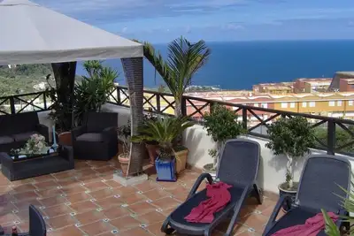 Image de Apartamentos Monasterio de San Antonio - Appartement pas cher dans la rue