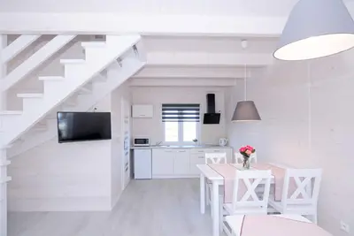 Image de Le \"White Cottage Lux\" nouvellement construit, Grzybowo à Um Kolberg, 1-6 personnes