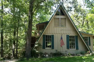 Image de Charmante cabine récemment rénovée à distance de marche de la rampe de mise à l'eau