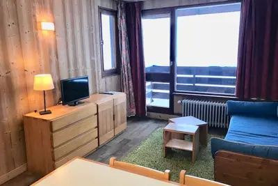 Image de Studio avec vue sur montagne et lac, Tignes