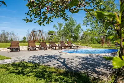 Image de Belle maison Ă Bosiljevo avec cuisine