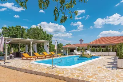 Image de Belle maison à Unesic avec WiFi
