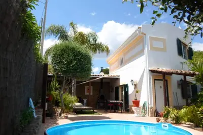Image de Charming house in central Algarve in quiet highland, only 18 km to airport