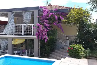 Image de Belle maison de vacances avec piscine et sauna, grill, à 400m de la plage, WiFi