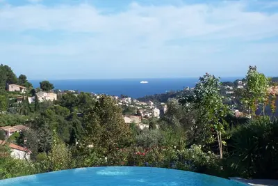 Image de Villa contemporaine avec vue mer panoramique & piscine à débordement