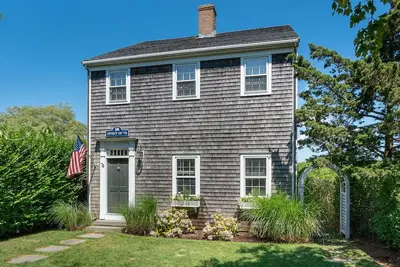 Image de Immaculée 4br avec emplacement idéal - à quelques pas du centre de la ville et de la plage!