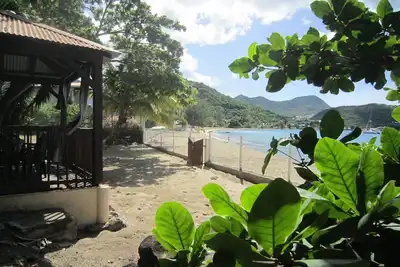 Image de Jolie villa les pieds dans l'eau avec vue mer, accès direct à la plage
