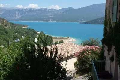Image de Maison de village avec vue sur le lac