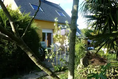 Image de maison bioclimatique, grand parc en lisière de forêt, 20 minutes de la mer.