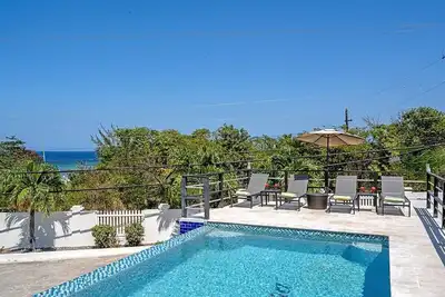 Image de Hospitalityexpert 2br Townhouse #4, MoBay, Sleeps 6 - Pool, Beach & Private Chef