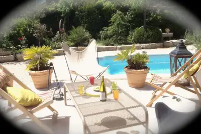 Image de Rare, en ville et au calme, Mazet raffiné, piscine privée, jardin  fleuri