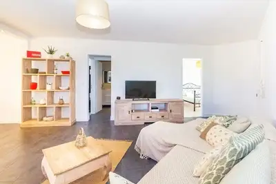 Image de Ode à la joie - appt 2 Ch/1SdB au cœur de Saint-Gilles-Les-Bains