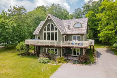 Image de Cloud Nine - Ski In / Ski Out Home avec spa