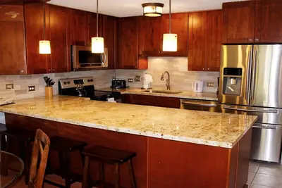 Image de Kamaole Sands, bâtiment 9, rénové, rez-de-chaussée, en face de la plage