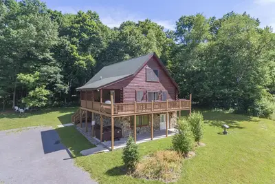 Image de Fantasy Valley Lodge - 5 chambres à coucher log maison près de la station de ski Wisp