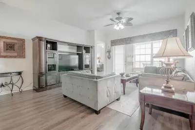 Image de Vista Cay Lake / Pool View Condo Penthouse. Près de tous les parcs et congrès