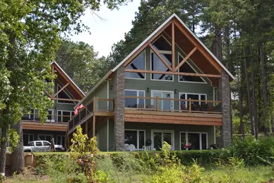 Image de New Lakefront Cabine avec Slip Bateau - Magnifique, Vue dégagée!