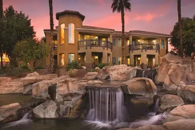 Image de Coachella 2019 - Marriott Villa Ii - 1 très grand lit et 1 canapé-lit - Palm Desert