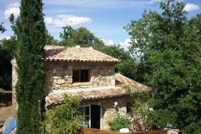 Image de Gîte de charme indépendant en pierres région Uzes avec piscine partagée