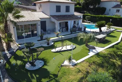 Image de A 12 km de Saint Tropez, villa avec piscine, mini golf et terrain de boules
