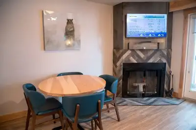 Image de Condo Banff tranquille, lumineux et confortable | Restez parmi les sommets!