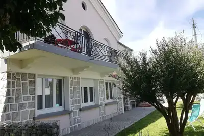 Image de Appartement en rez-de-chaussée dans Villa.