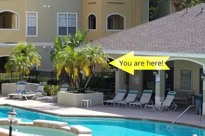 Image de Nouvelle Liste! Avalon - Condo récemment rénové au rez-de-chaussée avec vue sur la piscine.