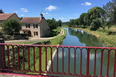 Image de Maison de charme au bord du canal du nivernais