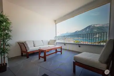 Image de Emplacement idéal, luxueux appartement 4 etoiles climatisé avec belle vue lac.