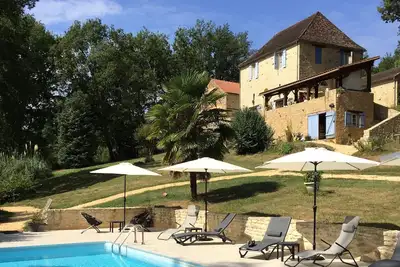 Image de Gîte grand confort dans beau domaine avec piscine