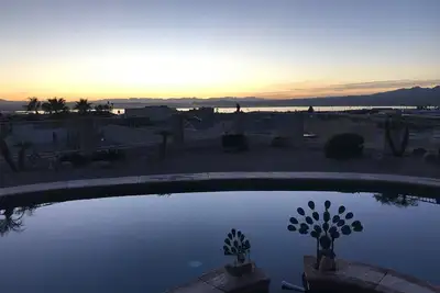 Image de Vues incroyables sur le lac, piscine / spa (peut être chauffé) à quelques minutes de la rampe de mise à l'eau de Windsor