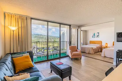 Image de Block to Beach, Waikiki Banyan: Parking, Piscine, WiFi, Barbecue, Jacuzzi, Cuisine complète