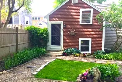 Image de Immaculée Cottage à quelques pas de la plage de Sea Street - Marchez jusqu'au centre-ville de Hyannis aussi!